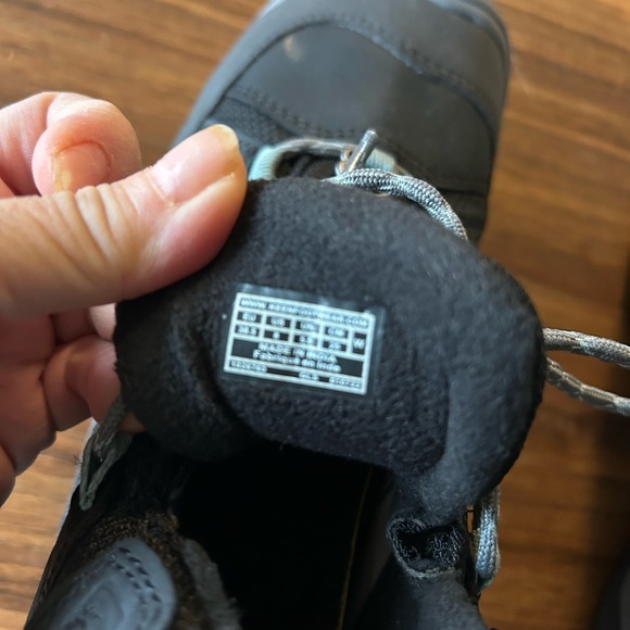 Keen Circadia Waterproof hiking boot, 8, insulated.  EUC - Picture 4 of 11